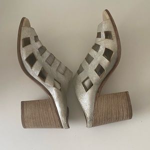 O.x.s. Slip on Sandals